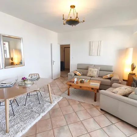 With Balcony - Sea View דירה אז'אקסיו